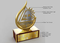 Oro brillante dei trofei su ordinazione del metallo di impresa placcato con il logo impresso