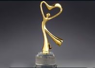 Oro diritto della tazza del trofeo del metallo di progettazione elegante placcato per i vincitori ballanti