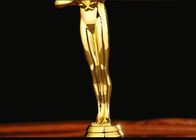 Il premio di condizione del metallo foggia a coppa il tipo di base di legno dei trofei per il logo su ordinazione di figure accettato