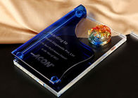 Il vetro blu di affari assegna i trofei delle tazze, trofei di vetro su ordine