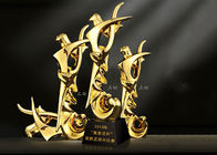 Trofei materiali delle tazze del premio della poli resina con la figura astratta progettazione