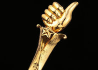 Tazza del trofeo della resina placcata oro brillante per il logo su ordinazione dei vincitori accettato