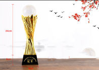 Tazza su ordinazione del trofeo della resina con sfera di cristallo per l'estremità di calcio - premio di anno