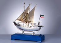Ricordi/modello culturali arabi bassi di legno barca del pesce con la bandiera su ordinazione