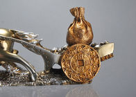 La decorazione classica della resina elabora lo stile caratteristico del cavallo e del tesoro di cinese