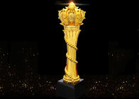 Il trofeo elegante e lusso progettato della resina, oro ha placcato il ricordo glorioso