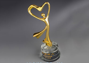 Oro diritto della tazza del trofeo del metallo di progettazione elegante placcato per i vincitori ballanti