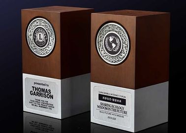 Le placche di legno basse di alluminio 3D del premio hanno personalizzato i ricordi di logo per impresa
