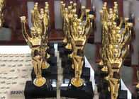 Tipo materiale del trofeo placcato oro della tazza della lega su ordinazione del metallo per i vincitori