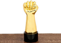 Oro della tazza del trofeo della resina di forma del pugno placcato per il personale/impiegati eccezionali