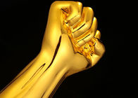 Oro della tazza del trofeo della resina di forma del pugno placcato per il personale/impiegati eccezionali