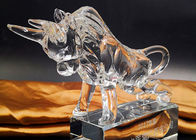 Le figurine animali della mucca di cristallo modellano per l'ufficio/decorazioni domestiche